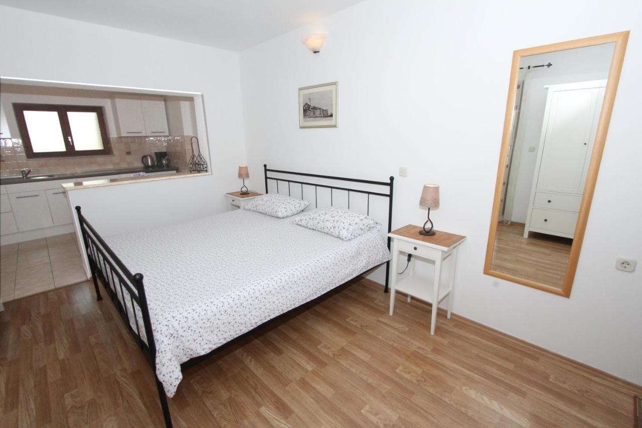 Apartments Mirela โรวีน ภายนอก รูปภาพ