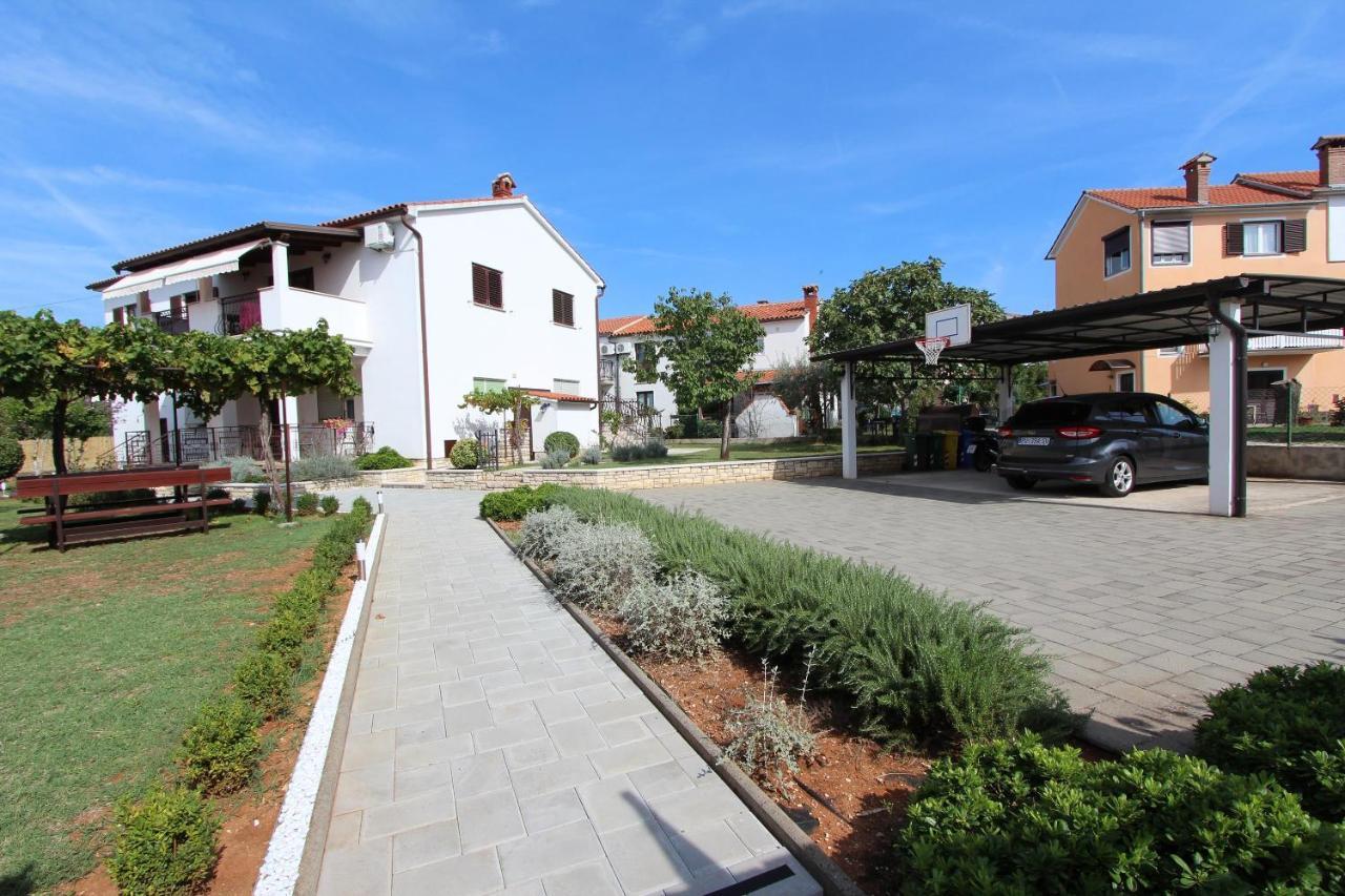 Apartments Mirela โรวีน ภายนอก รูปภาพ