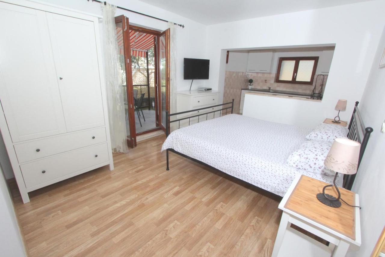 Apartments Mirela โรวีน ภายนอก รูปภาพ