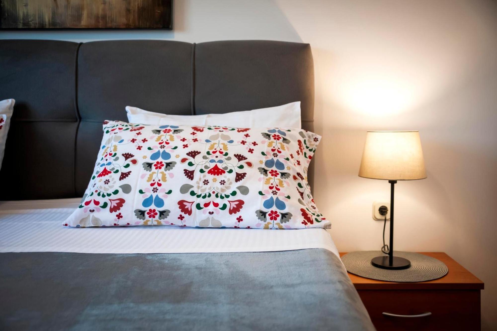 Apartments Mirela โรวีน ภายนอก รูปภาพ