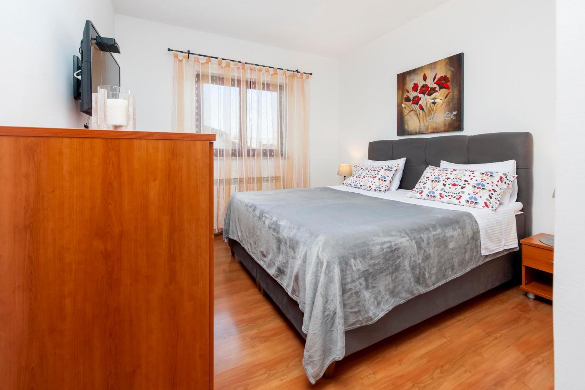 Apartments Mirela โรวีน ภายนอก รูปภาพ